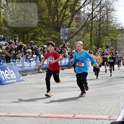12.04.2026 - 45. Internationalen Wilhelmsburger Insellauf J. Mangold http://msf.ph/oto/9523890 12.04.2026 14:49:18 Ziel 385, 371, 433, 487, 887, 73, 1805, 591, 1043, 101, 1063, 1048, 601, 418, 684, 597, 1823 meine-sportfotos.de