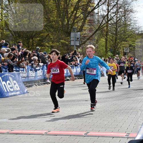 12.04.2026 - 45. Internationalen Wilhelmsburger Insellauf J. Mangold http://msf.ph/oto/9523891 12.04.2026 14:49:18 Ziel 385, 371, 433, 487, 887, 73, 1805, 591, 1043, 101, 1063, 1048, 601, 418, 684, 597, 1823 meine-sportfotos.de