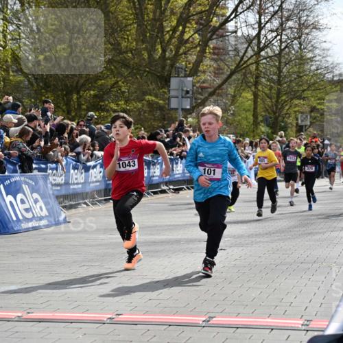 12.04.2026 - 45. Internationalen Wilhelmsburger Insellauf J. Mangold http://msf.ph/oto/9523892 12.04.2026 14:49:18 Ziel 385, 371, 433, 487, 887, 73, 1805, 591, 1043, 101, 1063, 1048, 601, 418, 684, 597, 1823 meine-sportfotos.de