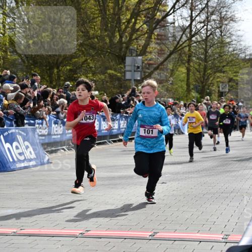 12.04.2026 - 45. Internationalen Wilhelmsburger Insellauf J. Mangold http://msf.ph/oto/9523893 12.04.2026 14:49:18 Ziel 385, 371, 433, 487, 887, 73, 1805, 591, 1043, 101, 1063, 1048, 601, 418, 684, 597, 1823 meine-sportfotos.de