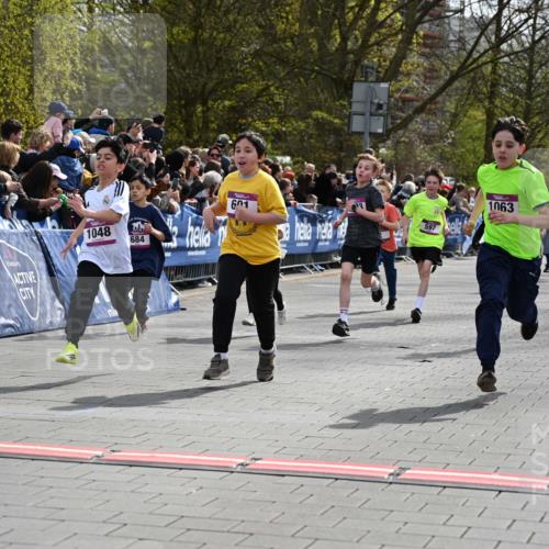 12.04.2026 - 45. Internationalen Wilhelmsburger Insellauf J. Mangold http://msf.ph/oto/9523895 12.04.2026 14:49:21 Ziel 1043, 101, 1063, 1048, 601, 418, 684, 597, 1823, 375, 2 meine-sportfotos.de