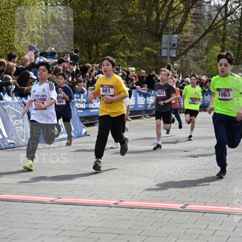 12.04.2026 - 45. Internationalen Wilhelmsburger Insellauf J. Mangold http://msf.ph/oto/9523896 12.04.2026 14:49:21 Ziel 1043, 101, 1063, 1048, 601, 418, 684, 597, 1823, 375, 2 meine-sportfotos.de