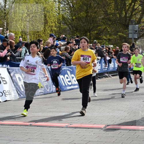 12.04.2026 - 45. Internationalen Wilhelmsburger Insellauf J. Mangold http://msf.ph/oto/9523900 12.04.2026 14:49:21 Ziel 1043, 101, 1063, 1048, 601, 418, 684, 597, 1823, 375, 2 meine-sportfotos.de