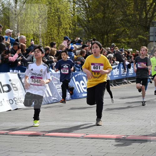 12.04.2026 - 45. Internationalen Wilhelmsburger Insellauf J. Mangold http://msf.ph/oto/9523901 12.04.2026 14:49:21 Ziel 1043, 101, 1063, 1048, 601, 418, 684, 597, 1823, 375, 2 meine-sportfotos.de