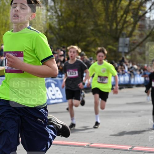 12.04.2026 - 45. Internationalen Wilhelmsburger Insellauf J. Mangold http://msf.ph/oto/9523908 12.04.2026 14:49:22 Ziel 1043, 101, 1063, 1048, 601, 418, 684, 597, 1823, 375, 2, 896, 372, 1055, 51 meine-sportfotos.de