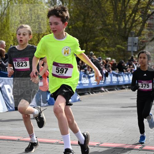12.04.2026 - 45. Internationalen Wilhelmsburger Insellauf J. Mangold http://msf.ph/oto/9523912 12.04.2026 14:49:23 Ziel 1043, 101, 1063, 1048, 601, 418, 684, 597, 1823, 375, 2, 896, 372, 1055, 51, 693, 1817, 100 meine-sportfotos.de