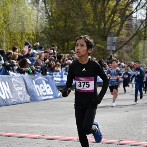 12.04.2026 - 45. Internationalen Wilhelmsburger Insellauf J. Mangold http://msf.ph/oto/9523915 12.04.2026 14:49:24 Ziel 1063, 1048, 601, 418, 684, 597, 1823, 375, 2, 896, 372, 1055, 51, 693, 1817, 100, 855, 897 meine-sportfotos.de