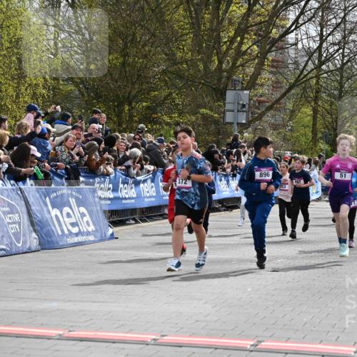 12.04.2026 - 45. Internationalen Wilhelmsburger Insellauf J. Mangold http://msf.ph/oto/9523918 12.04.2026 14:49:25 Ziel 1063, 1048, 601, 418, 684, 597, 1823, 375, 2, 896, 372, 1055, 51, 693, 1817, 100, 855, 897, 353, 666, 1827, 378 meine-sportfotos.de