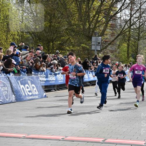 12.04.2026 - 45. Internationalen Wilhelmsburger Insellauf J. Mangold http://msf.ph/oto/9523919 12.04.2026 14:49:25 Ziel 1063, 1048, 601, 418, 684, 597, 1823, 375, 2, 896, 372, 1055, 51, 693, 1817, 100, 855, 897, 353, 666, 1827, 378 meine-sportfotos.de