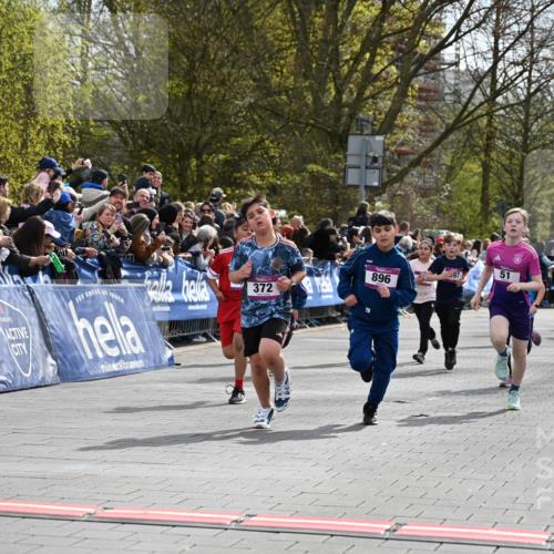 12.04.2026 - 45. Internationalen Wilhelmsburger Insellauf J. Mangold http://msf.ph/oto/9523921 12.04.2026 14:49:25 Ziel 1063, 1048, 601, 418, 684, 597, 1823, 375, 2, 896, 372, 1055, 51, 693, 1817, 100, 855, 897, 353, 666, 1827, 378 meine-sportfotos.de