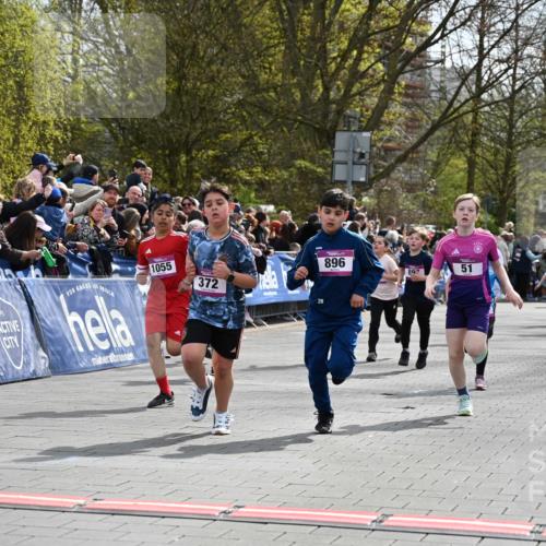 12.04.2026 - 45. Internationalen Wilhelmsburger Insellauf J. Mangold http://msf.ph/oto/9523925 12.04.2026 14:49:25 Ziel 1063, 1048, 601, 418, 684, 597, 1823, 375, 2, 896, 372, 1055, 51, 693, 1817, 100, 855, 897, 353, 666, 1827, 378 meine-sportfotos.de