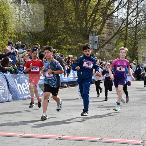 12.04.2026 - 45. Internationalen Wilhelmsburger Insellauf J. Mangold http://msf.ph/oto/9523927 12.04.2026 14:49:25 Ziel 1063, 1048, 601, 418, 684, 597, 1823, 375, 2, 896, 372, 1055, 51, 693, 1817, 100, 855, 897, 353, 666, 1827, 378 meine-sportfotos.de