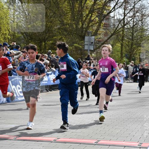12.04.2026 - 45. Internationalen Wilhelmsburger Insellauf J. Mangold http://msf.ph/oto/9523928 12.04.2026 14:49:26 Ziel 418, 684, 597, 1823, 375, 2, 896, 372, 1055, 51, 693, 1817, 100, 855, 897, 353, 666, 1827, 378, 17, 501 meine-sportfotos.de
