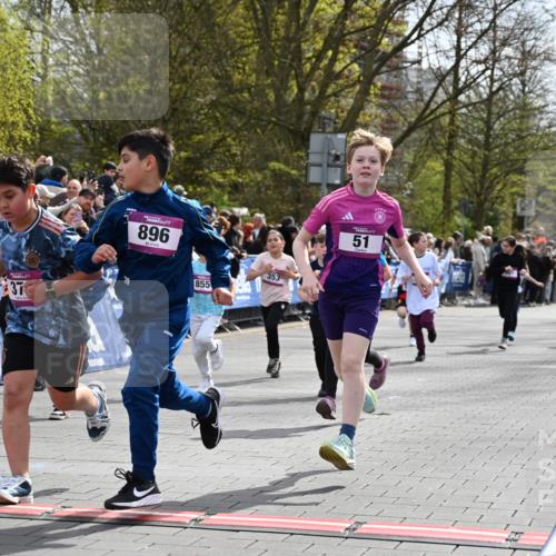 12.04.2026 - 45. Internationalen Wilhelmsburger Insellauf J. Mangold http://msf.ph/oto/9523932 12.04.2026 14:49:26 Ziel 418, 684, 597, 1823, 375, 2, 896, 372, 1055, 51, 693, 1817, 100, 855, 897, 353, 666, 1827, 378, 17, 501 meine-sportfotos.de