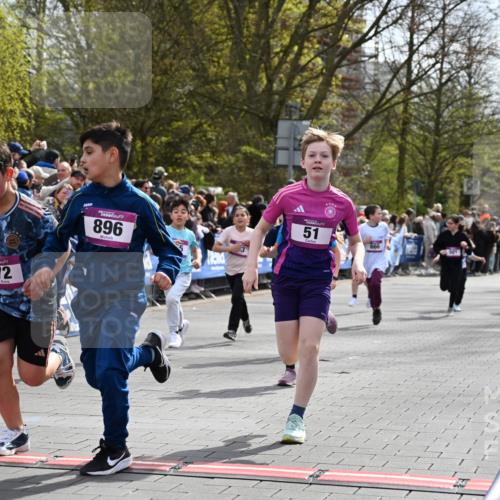 12.04.2026 - 45. Internationalen Wilhelmsburger Insellauf J. Mangold http://msf.ph/oto/9523933 12.04.2026 14:49:26 Ziel 418, 684, 597, 1823, 375, 2, 896, 372, 1055, 51, 693, 1817, 100, 855, 897, 353, 666, 1827, 378, 17, 501 meine-sportfotos.de