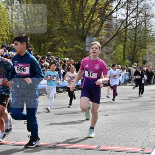 12.04.2026 - 45. Internationalen Wilhelmsburger Insellauf J. Mangold http://msf.ph/oto/9523934 12.04.2026 14:49:26 Ziel 418, 684, 597, 1823, 375, 2, 896, 372, 1055, 51, 693, 1817, 100, 855, 897, 353, 666, 1827, 378, 17, 501 meine-sportfotos.de
