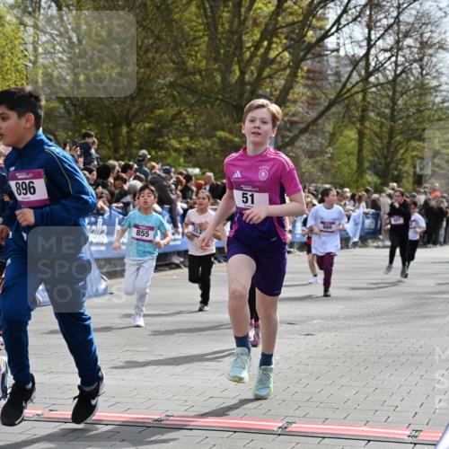 12.04.2026 - 45. Internationalen Wilhelmsburger Insellauf J. Mangold http://msf.ph/oto/9523935 12.04.2026 14:49:26 Ziel 418, 684, 597, 1823, 375, 2, 896, 372, 1055, 51, 693, 1817, 100, 855, 897, 353, 666, 1827, 378, 17, 501 meine-sportfotos.de
