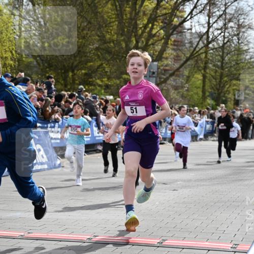 12.04.2026 - 45. Internationalen Wilhelmsburger Insellauf J. Mangold http://msf.ph/oto/9523936 12.04.2026 14:49:26 Ziel 418, 684, 597, 1823, 375, 2, 896, 372, 1055, 51, 693, 1817, 100, 855, 897, 353, 666, 1827, 378, 17, 501 meine-sportfotos.de