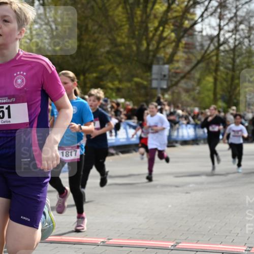 12.04.2026 - 45. Internationalen Wilhelmsburger Insellauf J. Mangold http://msf.ph/oto/9523937 12.04.2026 14:49:27 Ziel 375, 2, 896, 372, 1055, 51, 693, 1817, 100, 855, 897, 353, 666, 1827, 378, 17, 501 meine-sportfotos.de