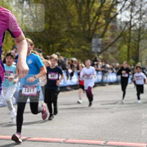 12.04.2026 - 45. Internationalen Wilhelmsburger Insellauf J. Mangold http://msf.ph/oto/9523939 12.04.2026 14:49:28 Ziel 2, 896, 372, 1055, 51, 693, 1817, 100, 855, 897, 353, 666, 1827, 378, 17, 501, 586 meine-sportfotos.de
