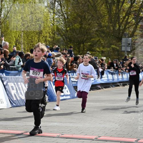 12.04.2026 - 45. Internationalen Wilhelmsburger Insellauf J. Mangold http://msf.ph/oto/9523947 12.04.2026 14:49:28 Ziel 2, 896, 372, 1055, 51, 693, 1817, 100, 855, 897, 353, 666, 1827, 378, 17, 501, 586 meine-sportfotos.de
