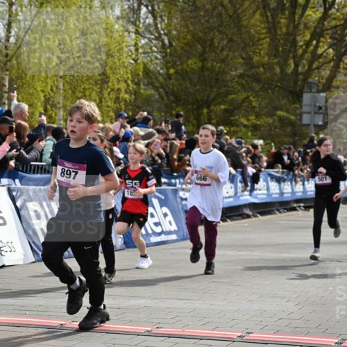12.04.2026 - 45. Internationalen Wilhelmsburger Insellauf J. Mangold http://msf.ph/oto/9523948 12.04.2026 14:49:29 Ziel 896, 372, 1055, 51, 693, 1817, 100, 855, 897, 353, 666, 1827, 378, 17, 501, 586, 1809, 440 meine-sportfotos.de