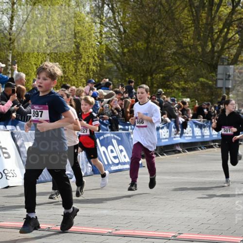 12.04.2026 - 45. Internationalen Wilhelmsburger Insellauf J. Mangold http://msf.ph/oto/9523949 12.04.2026 14:49:29 Ziel 896, 372, 1055, 51, 693, 1817, 100, 855, 897, 353, 666, 1827, 378, 17, 501, 586, 1809, 440 meine-sportfotos.de