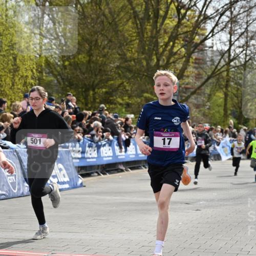 12.04.2026 - 45. Internationalen Wilhelmsburger Insellauf J. Mangold http://msf.ph/oto/9523954 12.04.2026 14:49:30 Ziel 896, 372, 1055, 51, 693, 1817, 100, 855, 897, 353, 666, 1827, 378, 17, 501, 586, 1809, 440, 881 meine-sportfotos.de