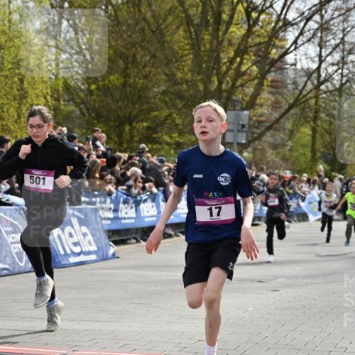 12.04.2026 - 45. Internationalen Wilhelmsburger Insellauf J. Mangold http://msf.ph/oto/9523955 12.04.2026 14:49:30 Ziel 896, 372, 1055, 51, 693, 1817, 100, 855, 897, 353, 666, 1827, 378, 17, 501, 586, 1809, 440, 881 meine-sportfotos.de