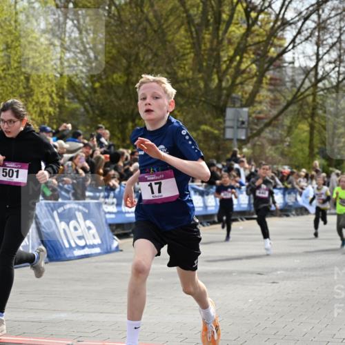12.04.2026 - 45. Internationalen Wilhelmsburger Insellauf J. Mangold http://msf.ph/oto/9523957 12.04.2026 14:49:30 Ziel 896, 372, 1055, 51, 693, 1817, 100, 855, 897, 353, 666, 1827, 378, 17, 501, 586, 1809, 440, 881 meine-sportfotos.de