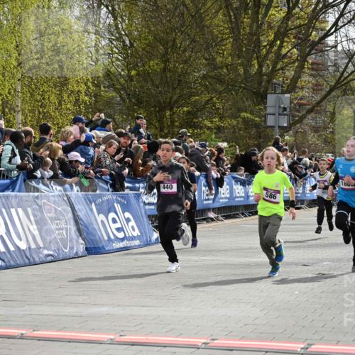 12.04.2026 - 45. Internationalen Wilhelmsburger Insellauf J. Mangold http://msf.ph/oto/9523962 12.04.2026 14:49:32 Ziel 855, 897, 353, 666, 1827, 378, 17, 501, 586, 1809, 440, 881, 348, 602, 627 meine-sportfotos.de