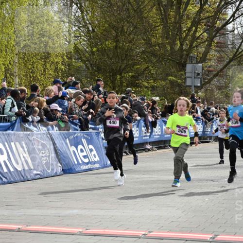 12.04.2026 - 45. Internationalen Wilhelmsburger Insellauf J. Mangold http://msf.ph/oto/9523963 12.04.2026 14:49:32 Ziel 855, 897, 353, 666, 1827, 378, 17, 501, 586, 1809, 440, 881, 348, 602, 627 meine-sportfotos.de