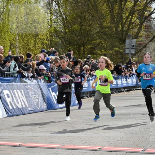 12.04.2026 - 45. Internationalen Wilhelmsburger Insellauf J. Mangold http://msf.ph/oto/9523966 12.04.2026 14:49:32 Ziel 855, 897, 353, 666, 1827, 378, 17, 501, 586, 1809, 440, 881, 348, 602, 627 meine-sportfotos.de