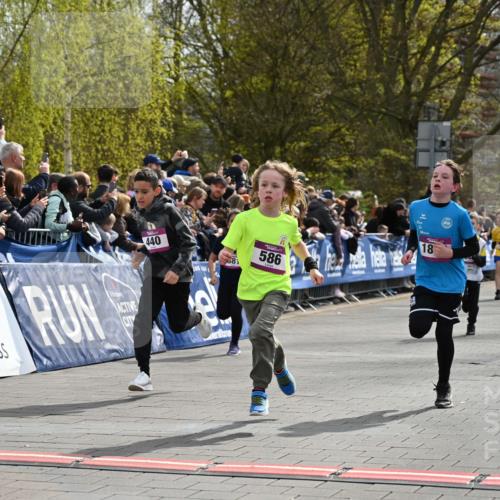 12.04.2026 - 45. Internationalen Wilhelmsburger Insellauf J. Mangold http://msf.ph/oto/9523969 12.04.2026 14:49:32 Ziel 855, 897, 353, 666, 1827, 378, 17, 501, 586, 1809, 440, 881, 348, 602, 627 meine-sportfotos.de