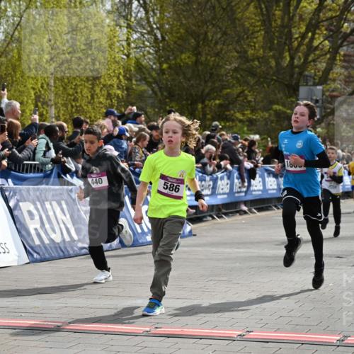 12.04.2026 - 45. Internationalen Wilhelmsburger Insellauf J. Mangold http://msf.ph/oto/9523970 12.04.2026 14:49:32 Ziel 855, 897, 353, 666, 1827, 378, 17, 501, 586, 1809, 440, 881, 348, 602, 627 meine-sportfotos.de