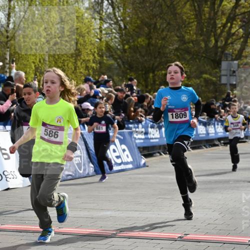 12.04.2026 - 45. Internationalen Wilhelmsburger Insellauf J. Mangold http://msf.ph/oto/9523974 12.04.2026 14:49:33 Ziel 353, 666, 1827, 378, 17, 501, 586, 1809, 440, 881, 348, 602, 627, 458 meine-sportfotos.de