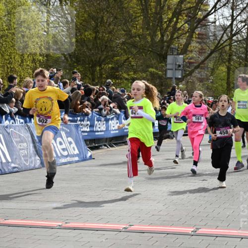 12.04.2026 - 45. Internationalen Wilhelmsburger Insellauf J. Mangold http://msf.ph/oto/9523981 12.04.2026 14:49:36 Ziel 586, 1809, 440, 881, 348, 602, 627, 458, 161, 542, 1842, 894, 882, 652, 1818, 867 meine-sportfotos.de