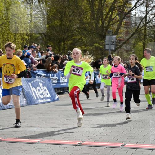 12.04.2026 - 45. Internationalen Wilhelmsburger Insellauf J. Mangold http://msf.ph/oto/9523984 12.04.2026 14:49:36 Ziel 586, 1809, 440, 881, 348, 602, 627, 458, 161, 542, 1842, 894, 882, 652, 1818, 867 meine-sportfotos.de