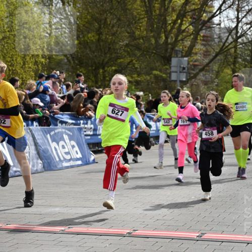 12.04.2026 - 45. Internationalen Wilhelmsburger Insellauf J. Mangold http://msf.ph/oto/9523985 12.04.2026 14:49:36 Ziel 586, 1809, 440, 881, 348, 602, 627, 458, 161, 542, 1842, 894, 882, 652, 1818, 867 meine-sportfotos.de