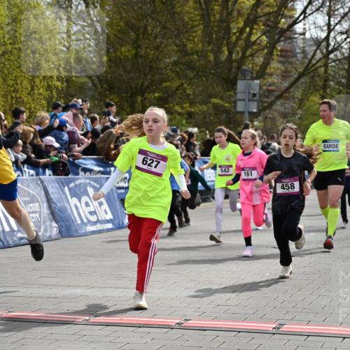 12.04.2026 - 45. Internationalen Wilhelmsburger Insellauf J. Mangold http://msf.ph/oto/9523986 12.04.2026 14:49:36 Ziel 586, 1809, 440, 881, 348, 602, 627, 458, 161, 542, 1842, 894, 882, 652, 1818, 867 meine-sportfotos.de