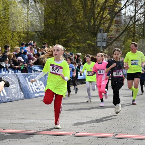 12.04.2026 - 45. Internationalen Wilhelmsburger Insellauf J. Mangold http://msf.ph/oto/9523987 12.04.2026 14:49:36 Ziel 586, 1809, 440, 881, 348, 602, 627, 458, 161, 542, 1842, 894, 882, 652, 1818, 867 meine-sportfotos.de