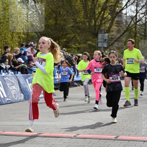 12.04.2026 - 45. Internationalen Wilhelmsburger Insellauf J. Mangold http://msf.ph/oto/9523989 12.04.2026 14:49:36 Ziel 586, 1809, 440, 881, 348, 602, 627, 458, 161, 542, 1842, 894, 882, 652, 1818, 867 meine-sportfotos.de