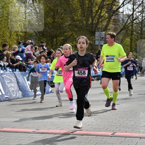 12.04.2026 - 45. Internationalen Wilhelmsburger Insellauf J. Mangold http://msf.ph/oto/9523992 12.04.2026 14:49:37 Ziel 1809, 440, 881, 348, 602, 627, 458, 161, 542, 1842, 894, 882, 652, 1818, 867, 377 meine-sportfotos.de
