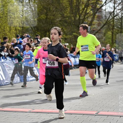 12.04.2026 - 45. Internationalen Wilhelmsburger Insellauf J. Mangold http://msf.ph/oto/9523995 12.04.2026 14:49:37 Ziel 1809, 440, 881, 348, 602, 627, 458, 161, 542, 1842, 894, 882, 652, 1818, 867, 377 meine-sportfotos.de
