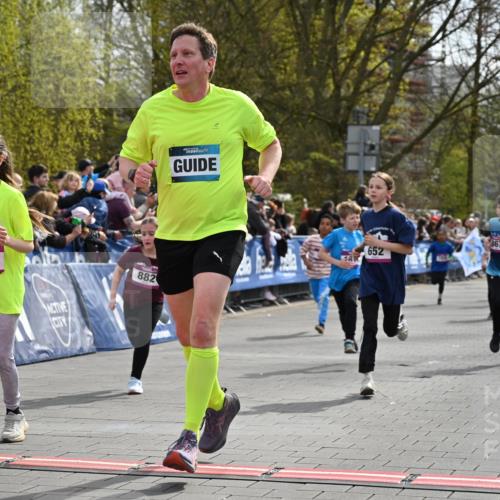 12.04.2026 - 45. Internationalen Wilhelmsburger Insellauf J. Mangold http://msf.ph/oto/9523998 12.04.2026 14:49:38 Ziel 881, 348, 602, 627, 458, 161, 542, 1842, 894, 882, 652, 1818, 867, 377, 879, 1839 meine-sportfotos.de