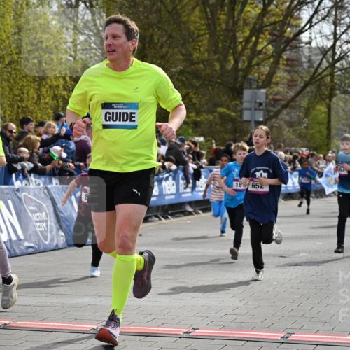 12.04.2026 - 45. Internationalen Wilhelmsburger Insellauf J. Mangold http://msf.ph/oto/9523999 12.04.2026 14:49:38 Ziel 881, 348, 602, 627, 458, 161, 542, 1842, 894, 882, 652, 1818, 867, 377, 879, 1839 meine-sportfotos.de