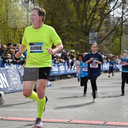 12.04.2026 - 45. Internationalen Wilhelmsburger Insellauf J. Mangold http://msf.ph/oto/9524000 12.04.2026 14:49:38 Ziel 881, 348, 602, 627, 458, 161, 542, 1842, 894, 882, 652, 1818, 867, 377, 879, 1839 meine-sportfotos.de