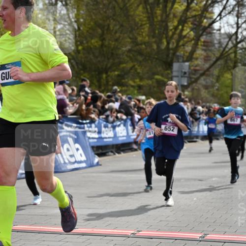 12.04.2026 - 45. Internationalen Wilhelmsburger Insellauf J. Mangold http://msf.ph/oto/9524003 12.04.2026 14:49:39 Ziel 348, 602, 627, 458, 161, 542, 1842, 894, 882, 652, 1818, 867, 377, 879, 1839, 401, 1812 meine-sportfotos.de