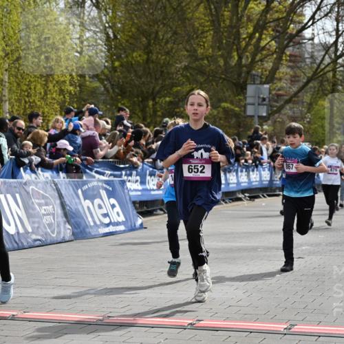 12.04.2026 - 45. Internationalen Wilhelmsburger Insellauf J. Mangold http://msf.ph/oto/9524006 12.04.2026 14:49:39 Ziel 348, 602, 627, 458, 161, 542, 1842, 894, 882, 652, 1818, 867, 377, 879, 1839, 401, 1812 meine-sportfotos.de
