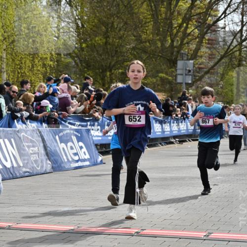 12.04.2026 - 45. Internationalen Wilhelmsburger Insellauf J. Mangold http://msf.ph/oto/9524007 12.04.2026 14:49:39 Ziel 348, 602, 627, 458, 161, 542, 1842, 894, 882, 652, 1818, 867, 377, 879, 1839, 401, 1812 meine-sportfotos.de